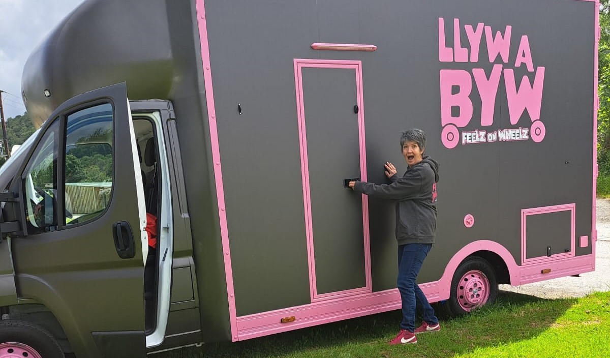 Feelz on Wheelz Black and pink mobile youth service cafe - Dyfodol Ni