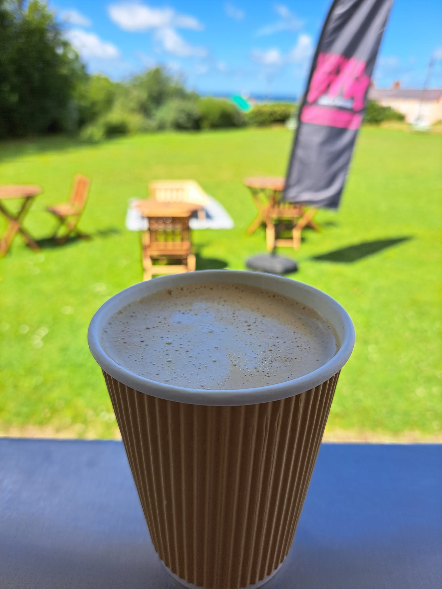 coffee cup with tables and chairs in a park - Feelz on Wheelz in Aberporth - Dyfodol Ni